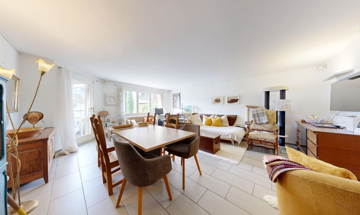 Helle 4.5-Zimmer-Wohnung mit 105 m², Cheminée, 2 Balkonen & Garage - 2