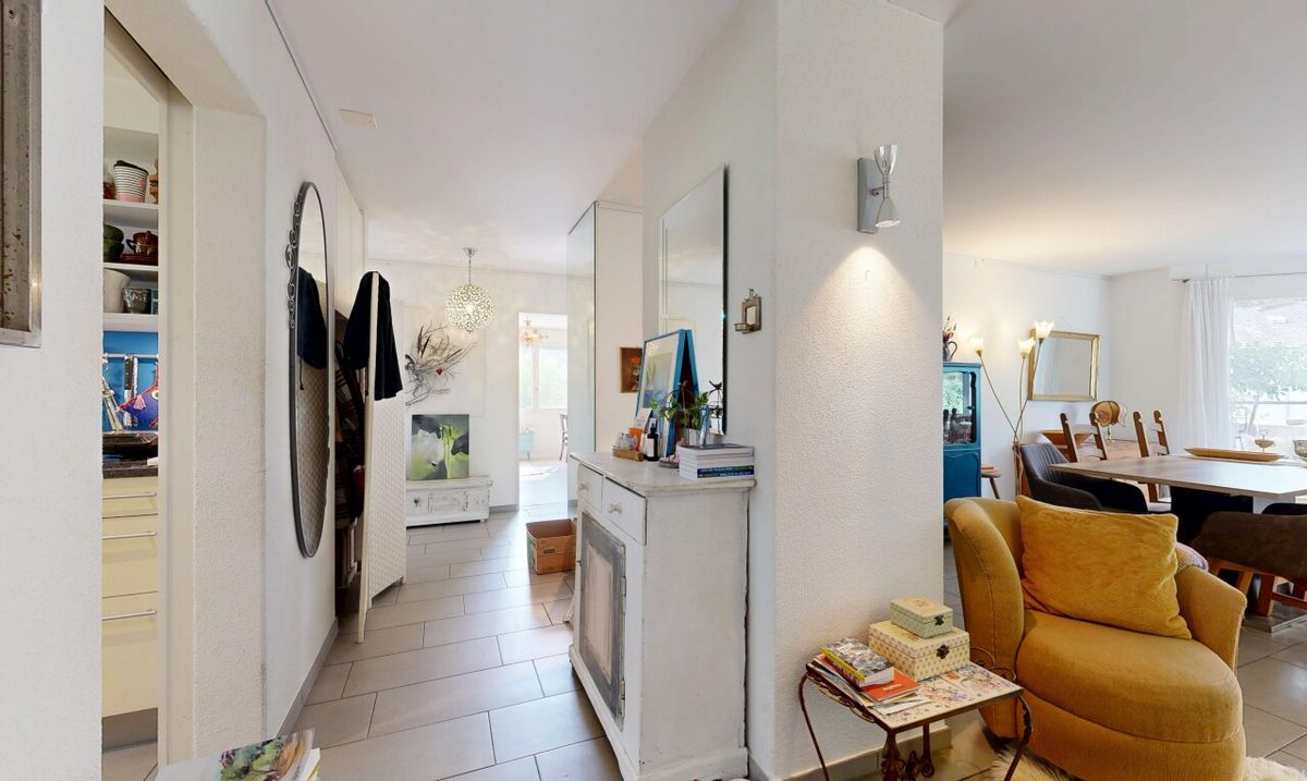 Helle 4.5-Zimmer-Wohnung mit 105 m², Cheminée, 2 Balkonen & Garage - 3