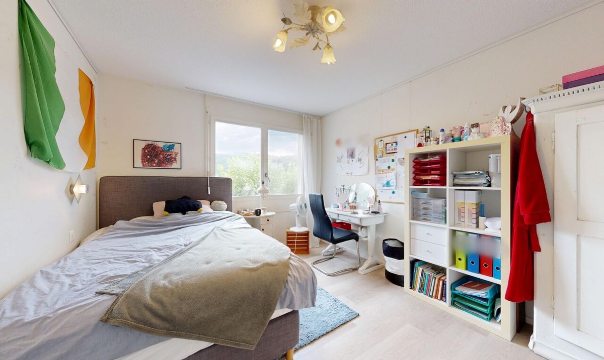 Helle 4.5-Zimmer-Wohnung mit 105 m², Cheminée, 2 Balkonen & Garage - 9