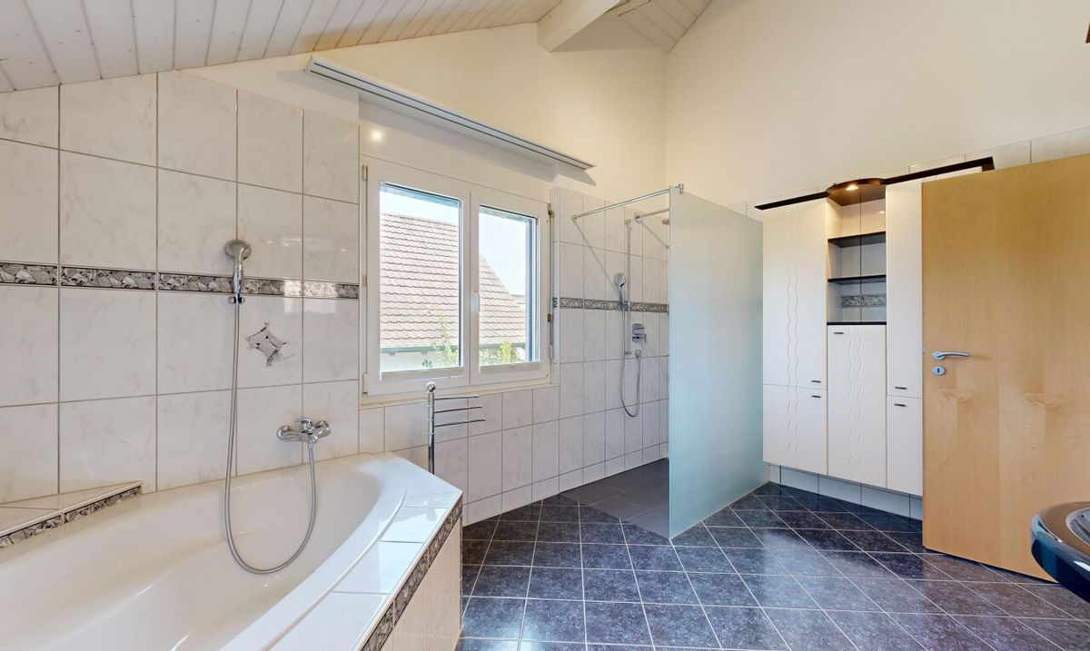Grosszügiges Zuhause mit Garten, Garage und viel Raum - 9