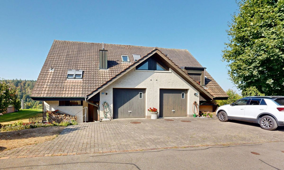 Doppel-Einfamilienhaus mit Weitsicht grosszügigem Garten - 0
