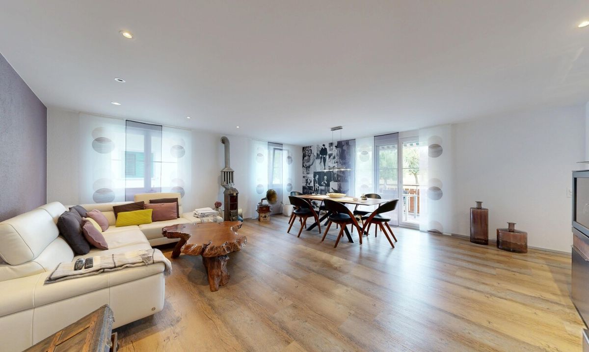 Moderne 4.5-Zimmer-Wohnung mit Balkon an zentraler Lage in Oberhasli - 1