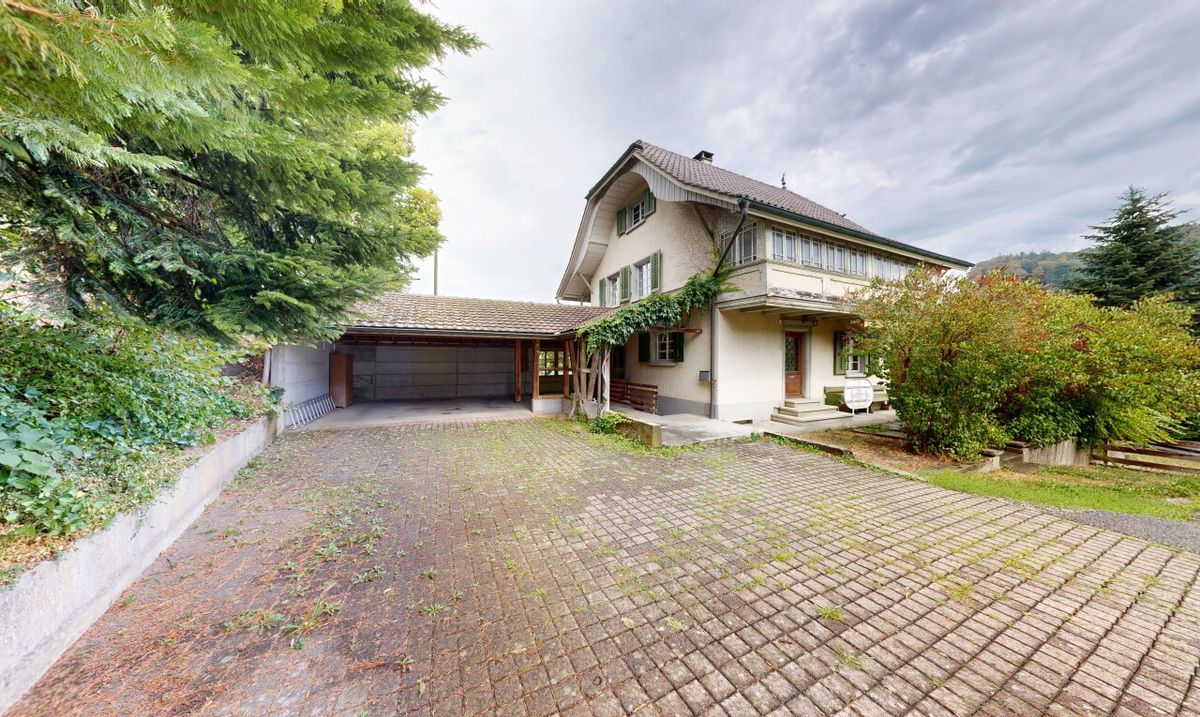 5.5-Zimmer-Einfamilienhaus mit grossem Grundstück und viel Potenzial - 1