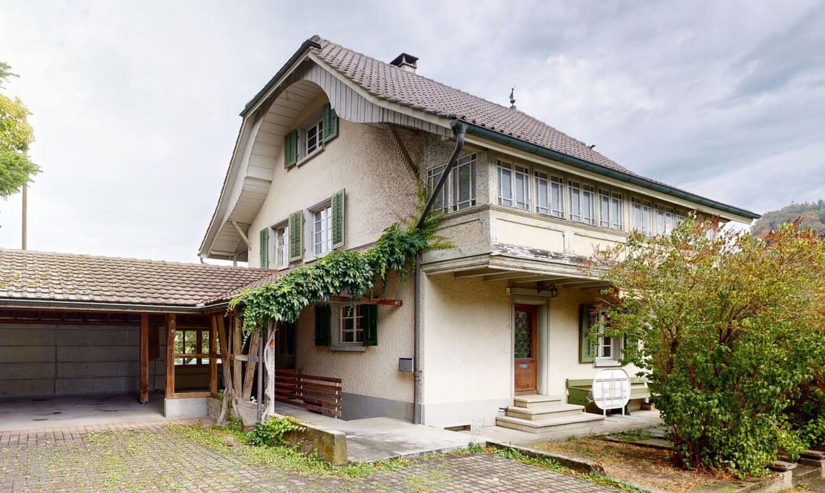 5.5-Zimmer-Einfamilienhaus mit grossem Grundstück und viel Potenzial - 2