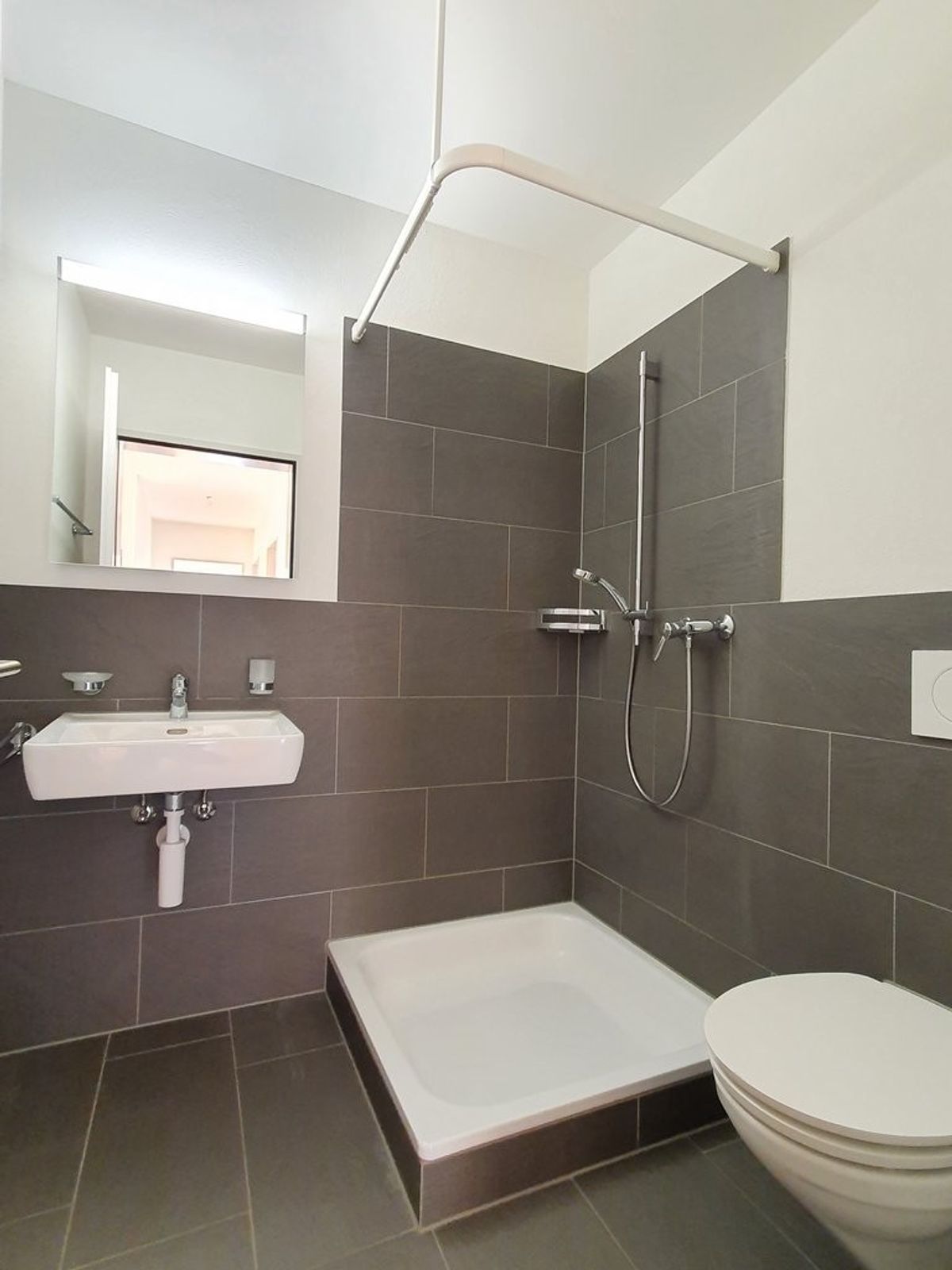 Grosszügige und moderne 4.5 Zimmer-Wohnung - 4