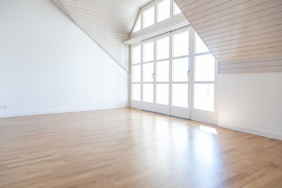 Heimelige Dachwohnung mit Wintergarten - 1