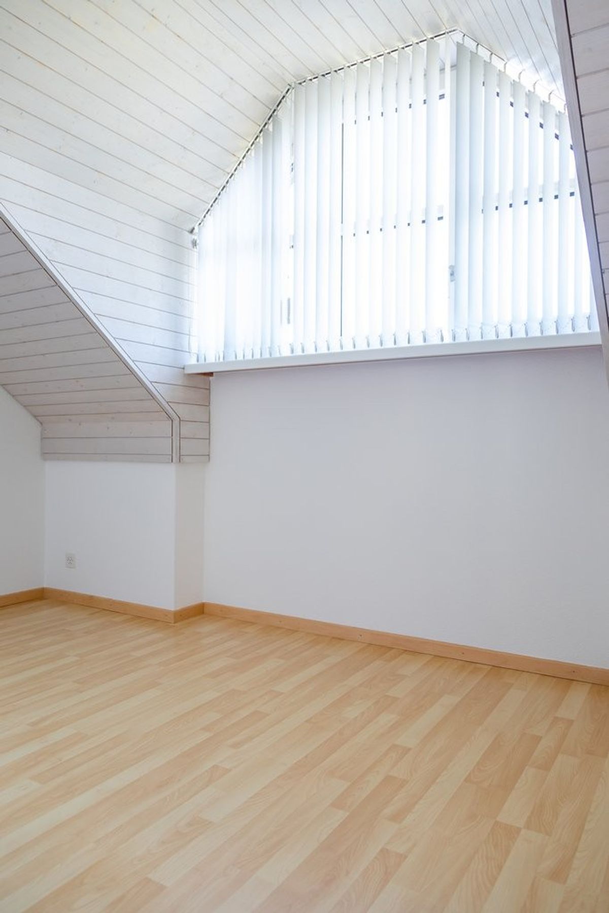 Heimelige Dachwohnung mit Wintergarten - 2
