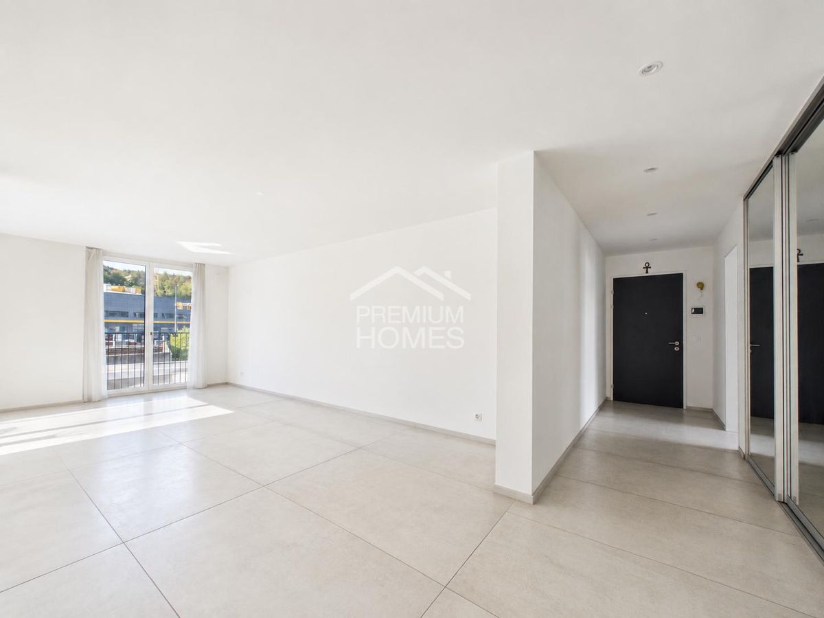 Licht, Design & Komfort - moderne Wohnung mit Loggia - 3