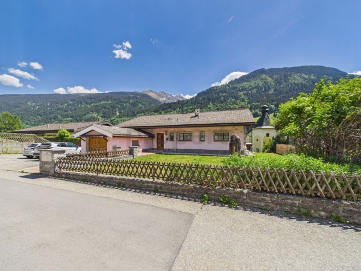 Mehrfamilienhaus an familienfreundlicher Lage - 0