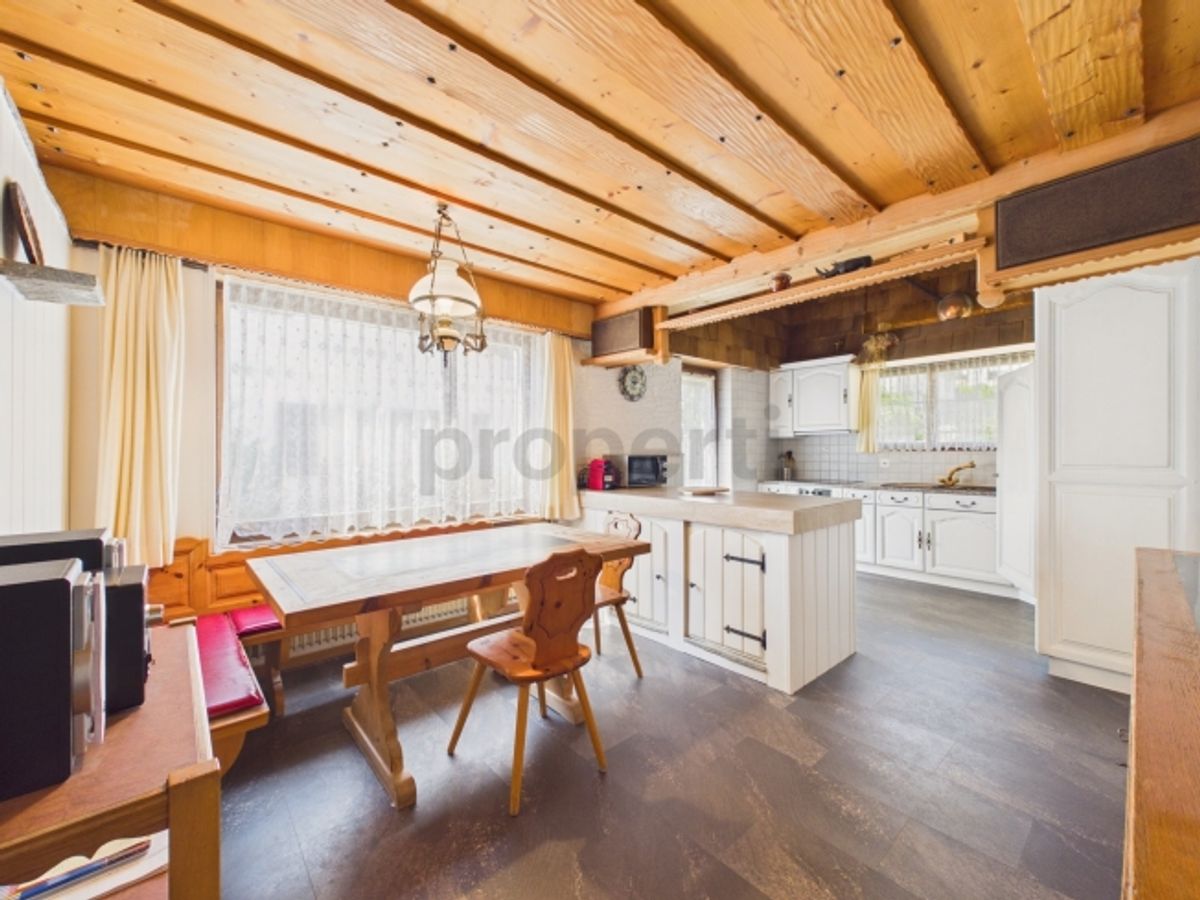 Mehrfamilienhaus an familienfreundlicher Lage - 1
