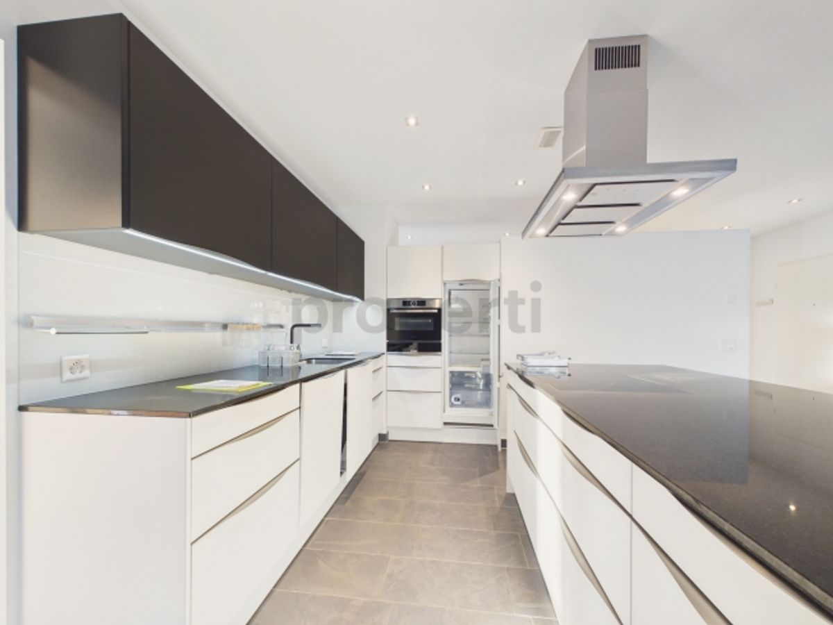 Moderne 4.5-Zimmer-Wohnung mit Balkon, Dachsen - 1
