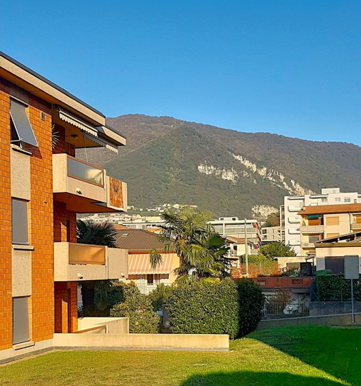 Luminoso appartamento 2,5 in posizione strategica a Mendrisio - 0