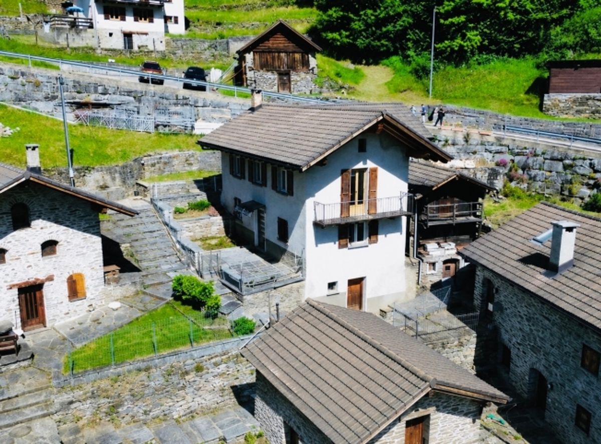Casa unifamiliare con torba, giardino,vista panoramica RESIDENZA PRIMARIA E SECONDARIA IN VAL CALANCA - 0