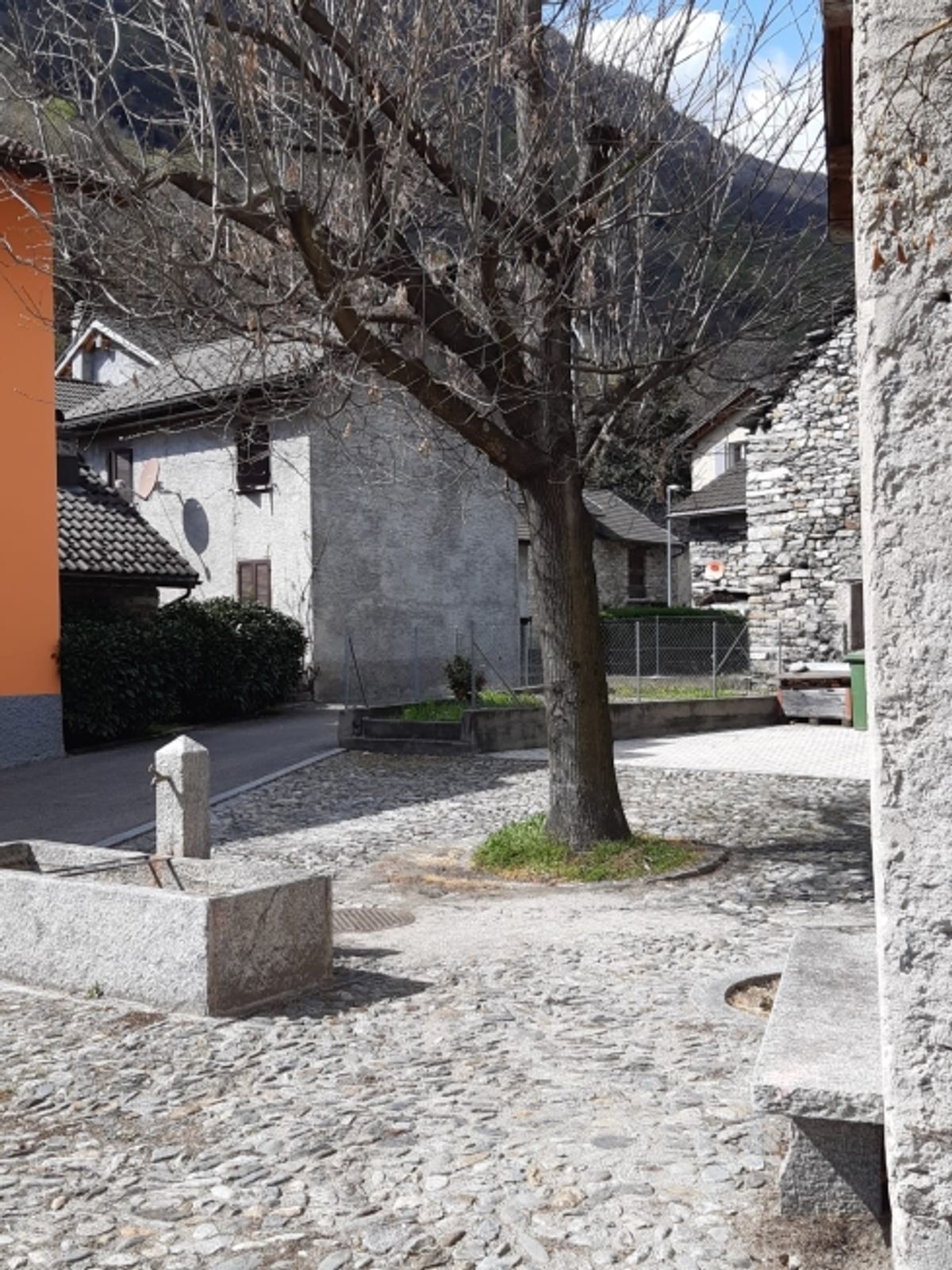 Charmantes 4,5-Zimmer-Einfamilienhaus in Renovation in Riviera-Iragna/Casa indipendente di 4,5 -  ristrutturazione da completare per conto proprio -  in Riviera Iragna - 6