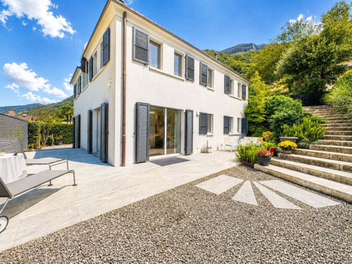 Luminosa villa unifamiliare con 5.5 locali a Riva San Vitale, TI - 1