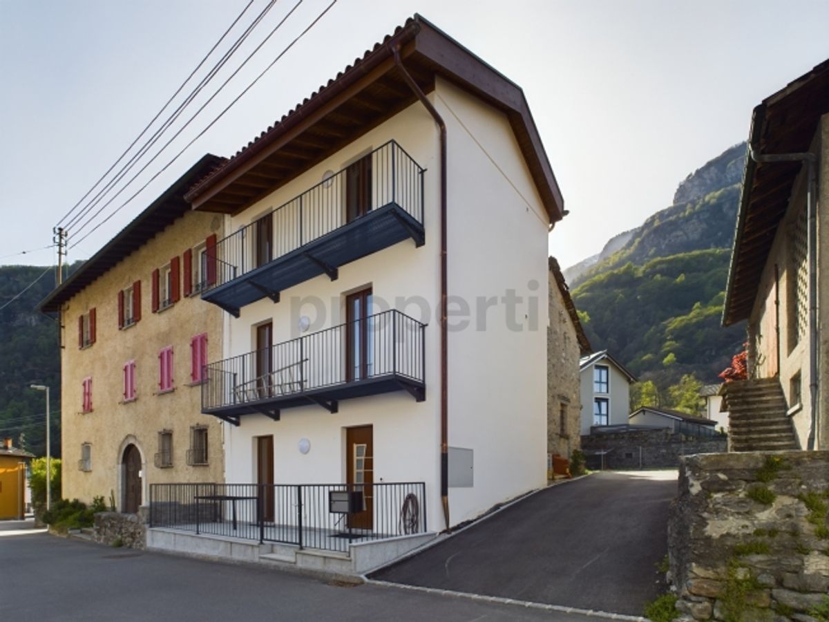 Idyllisches Einfamilienhaus mit 4.5 Zimmern in RivieraIdilliaca casa indipendente con 4,5 locali in Riviera - 0