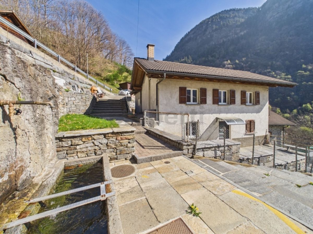 Casa unifamiliare con torba, giardino,vista panoramica RESIDENZA PRIMARIA E SECONDARIA IN VAL CALANCA - 1