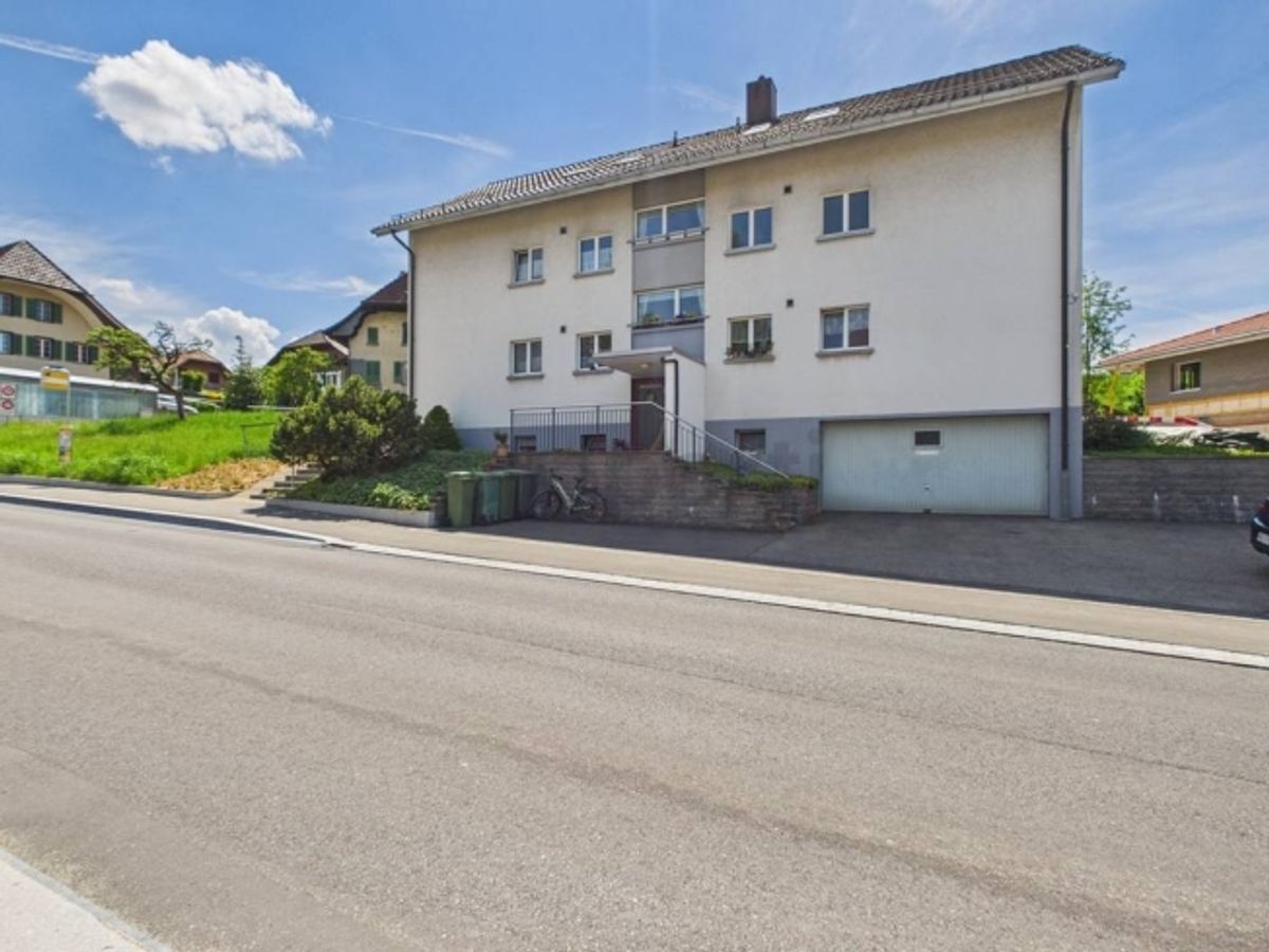 Charmante 3.5 Zimmer Wohnung mit sonnigen Wintergarten - 0