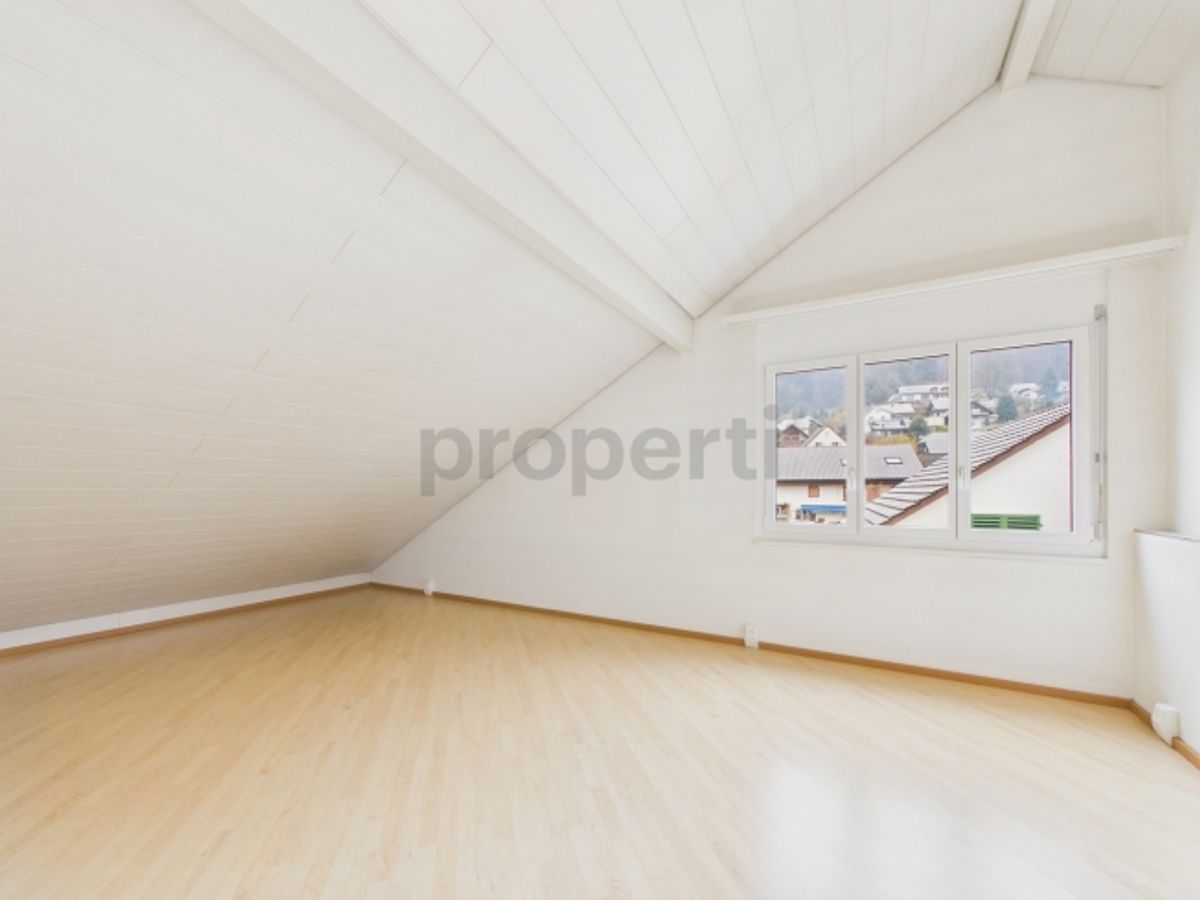 Moderne und helle 4.5-Zimmer-Maisonette, in Teufenthal - 8