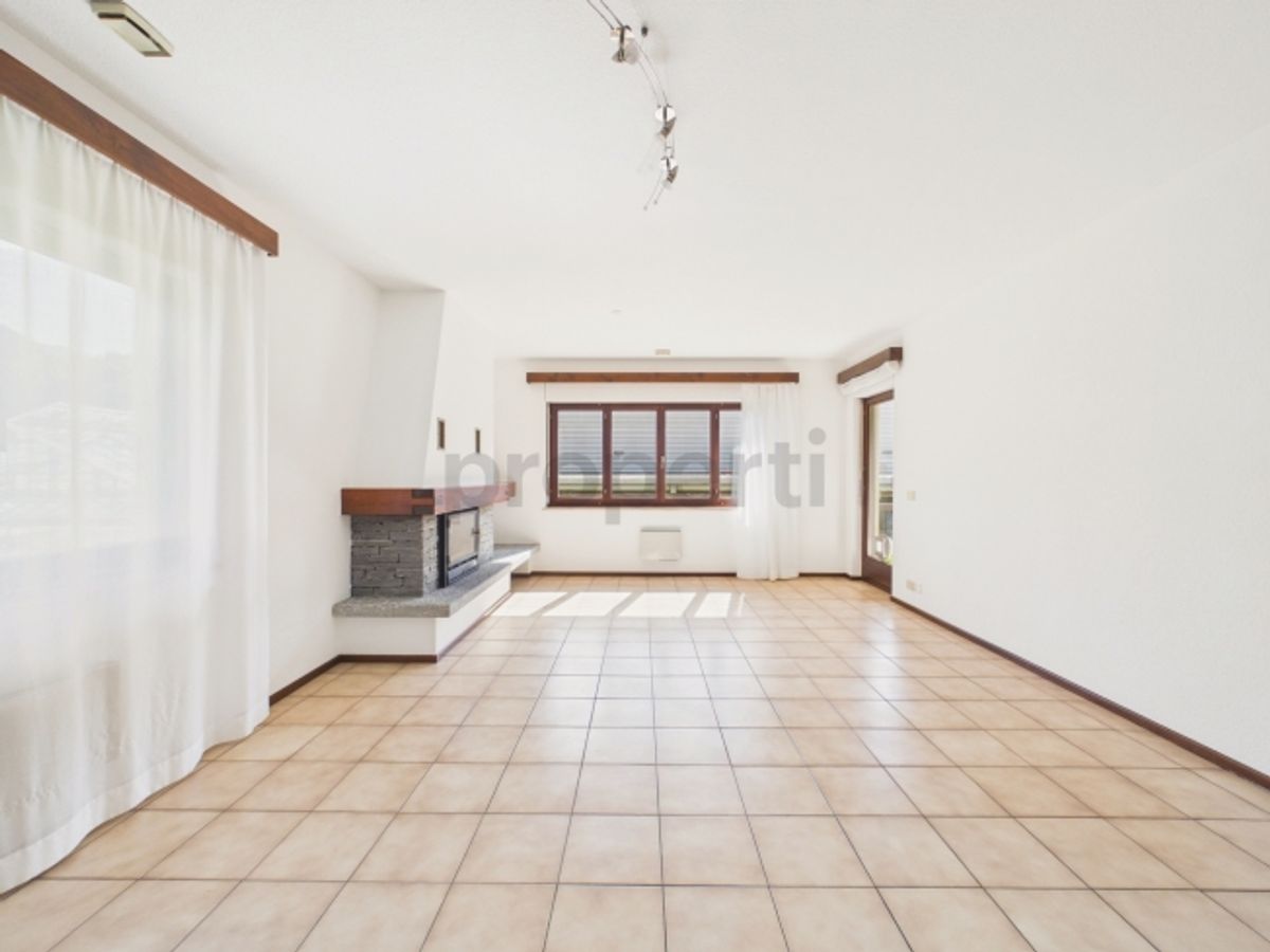 Appartamento 4,5 locali con box auto in casa bifamiliare - 1