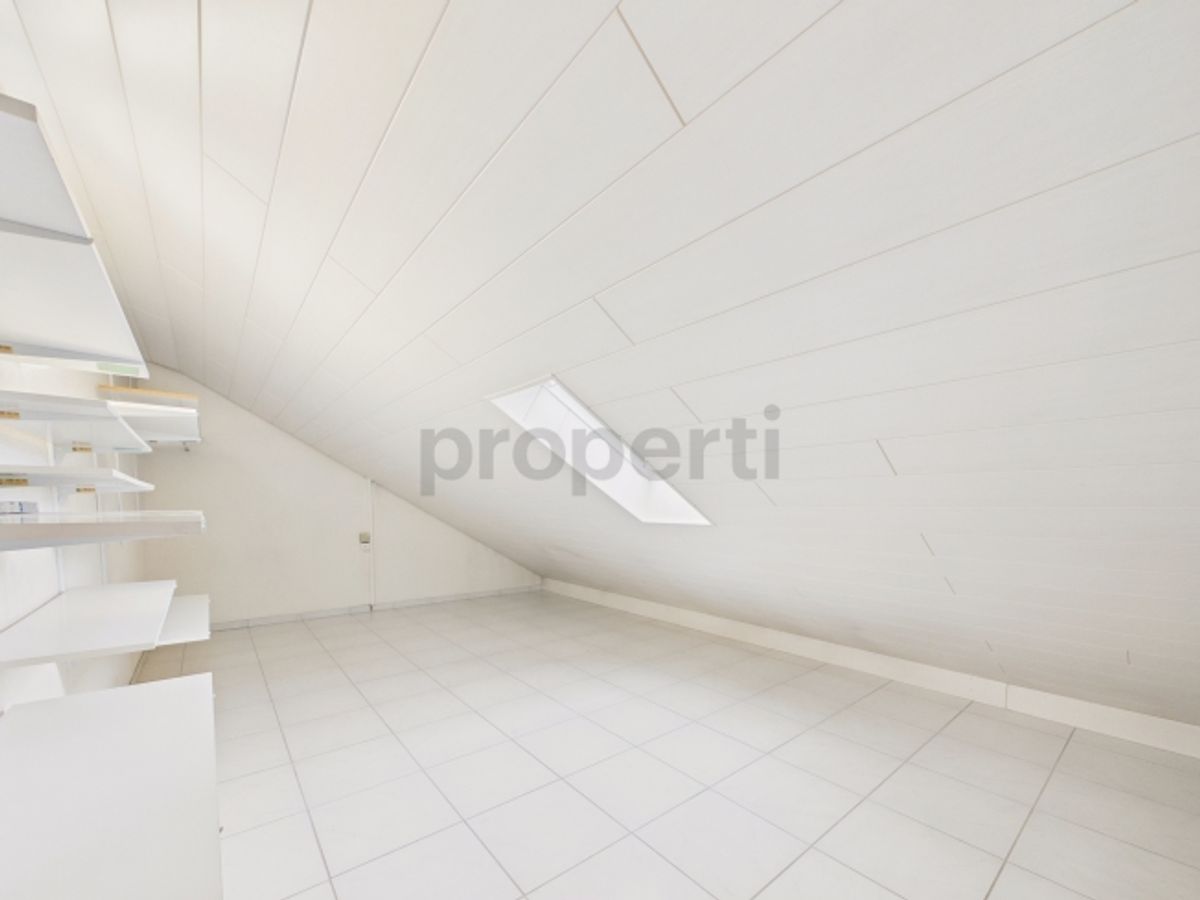 Moderne und helle 4.5-Zimmer-Maisonette, in Teufenthal - 9