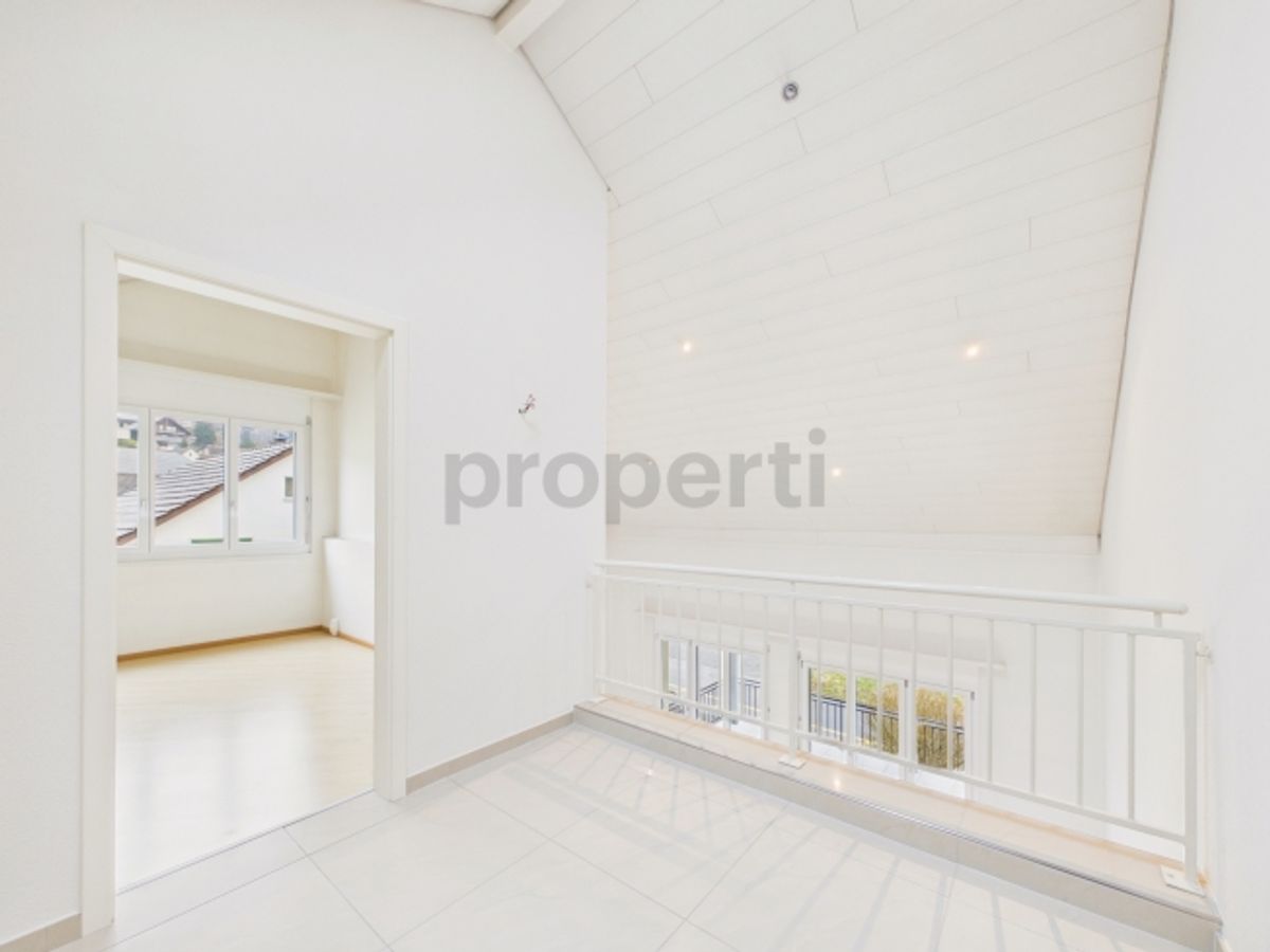 Moderne und helle 4.5-Zimmer-Maisonette, in Teufenthal - 10