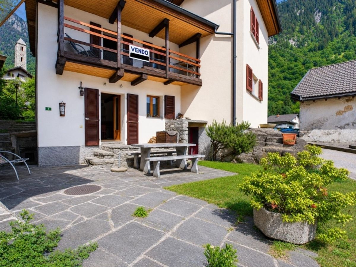 Elegante 2.5 locali row-house con balcone, Blenio - 0