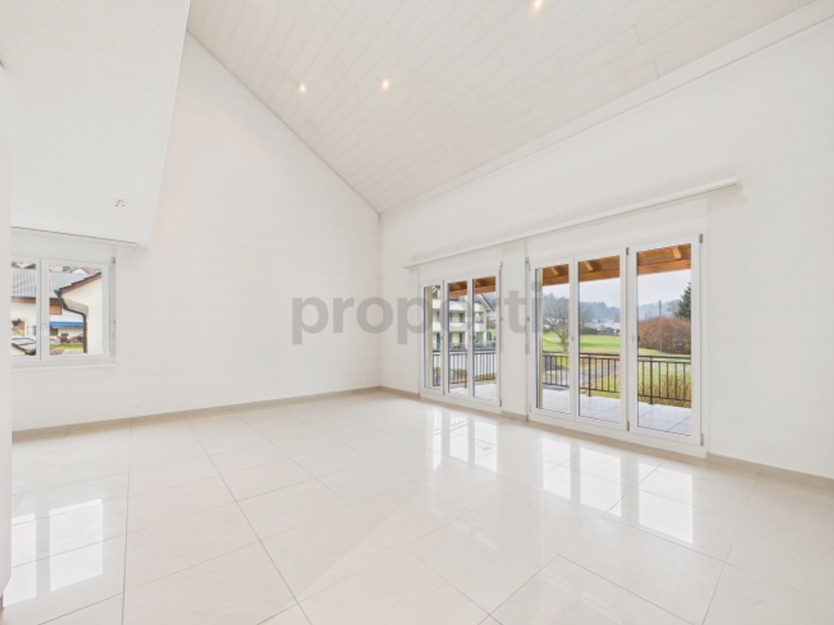 Moderne und helle 4.5-Zimmer-Maisonette, in Teufenthal - 1