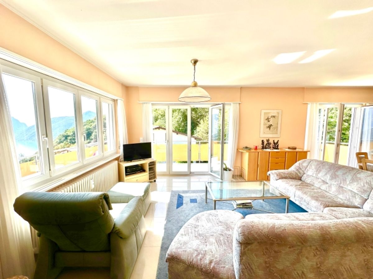 Elegante Attico di 3,5 Locali con Vista sul Lago di Lugano - 1