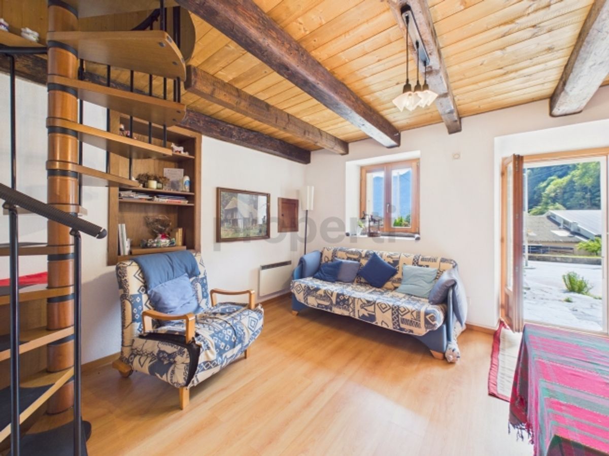 Elegante 2.5 locali row-house con balcone, Blenio - 1