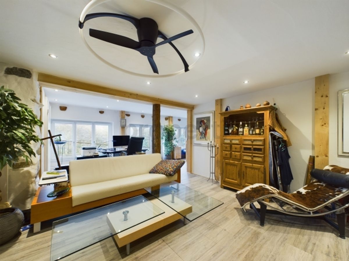 Einzigartiges 5.5-Zimmer-Einfamilienhaus mit separater Dachwohnung in IntragnaUnica casa indipendente di 5,5 locali con attico separato a Intragna - 0