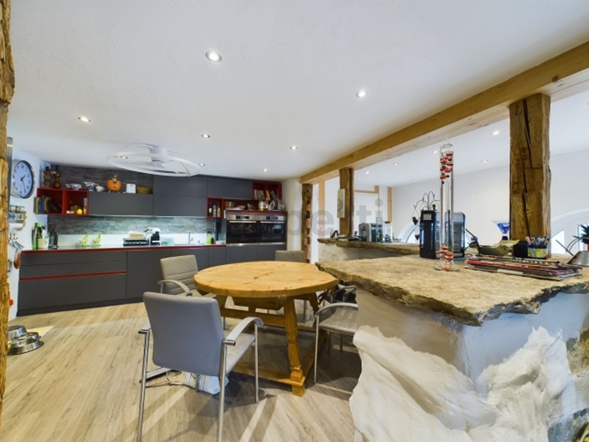 Einzigartiges 5.5-Zimmer-Einfamilienhaus mit separater Dachwohnung in IntragnaUnica casa indipendente di 5,5 locali con attico separato a Intragna - 1