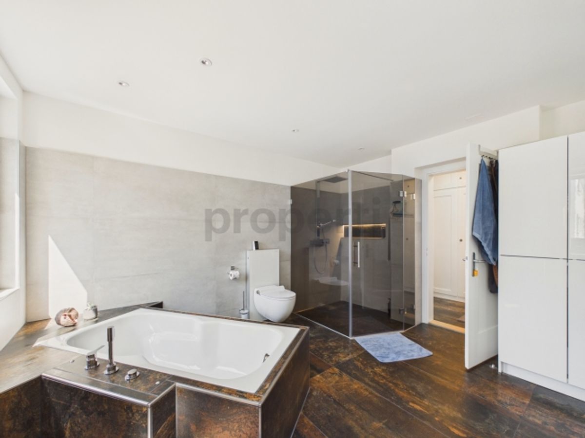 Stilvolle 4.5-Zimmer-Wohnung mit hochwertigem Innenausbau - 8