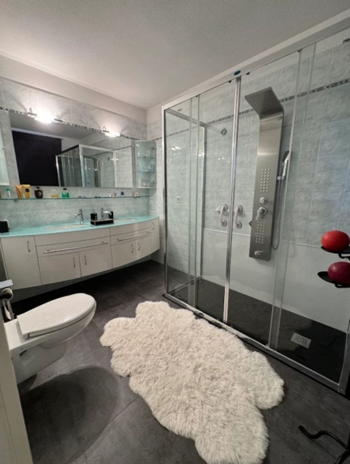 Grande giardino privato, piscina ad uso esclusivo e moderno comfort al pianterreno - 4