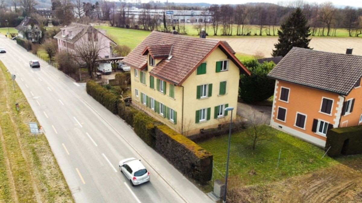 Renditeobjekt mit Geschichte & Zukunft  Mehrfamilienhaus mit Baulandreserve in Luterbach - 0