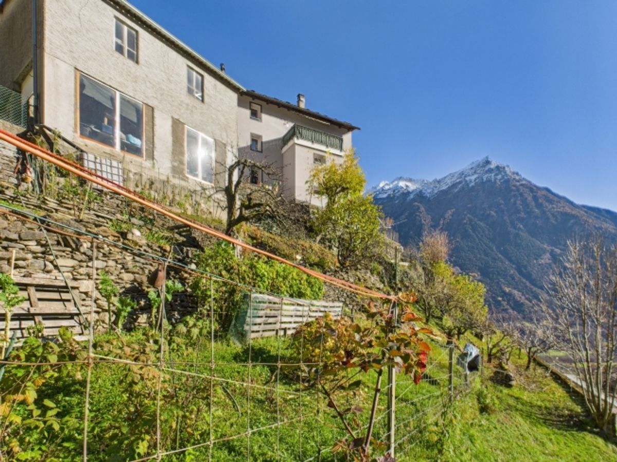 Incantevole casa unifamiliare a Marolta con ampio giardino - 0