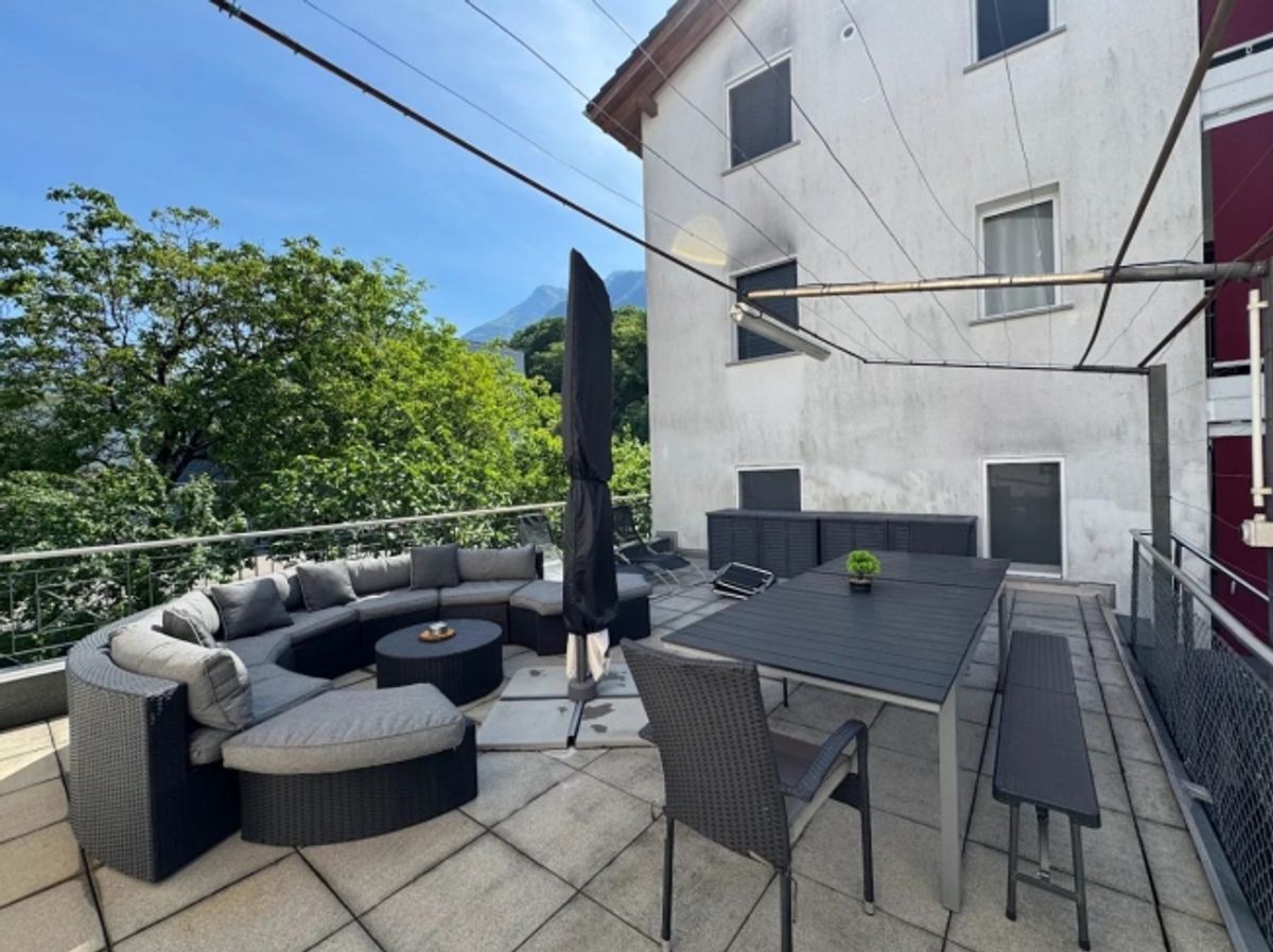 Grande giardino privato, piscina ad uso esclusivo e moderno comfort al pianterreno - 6