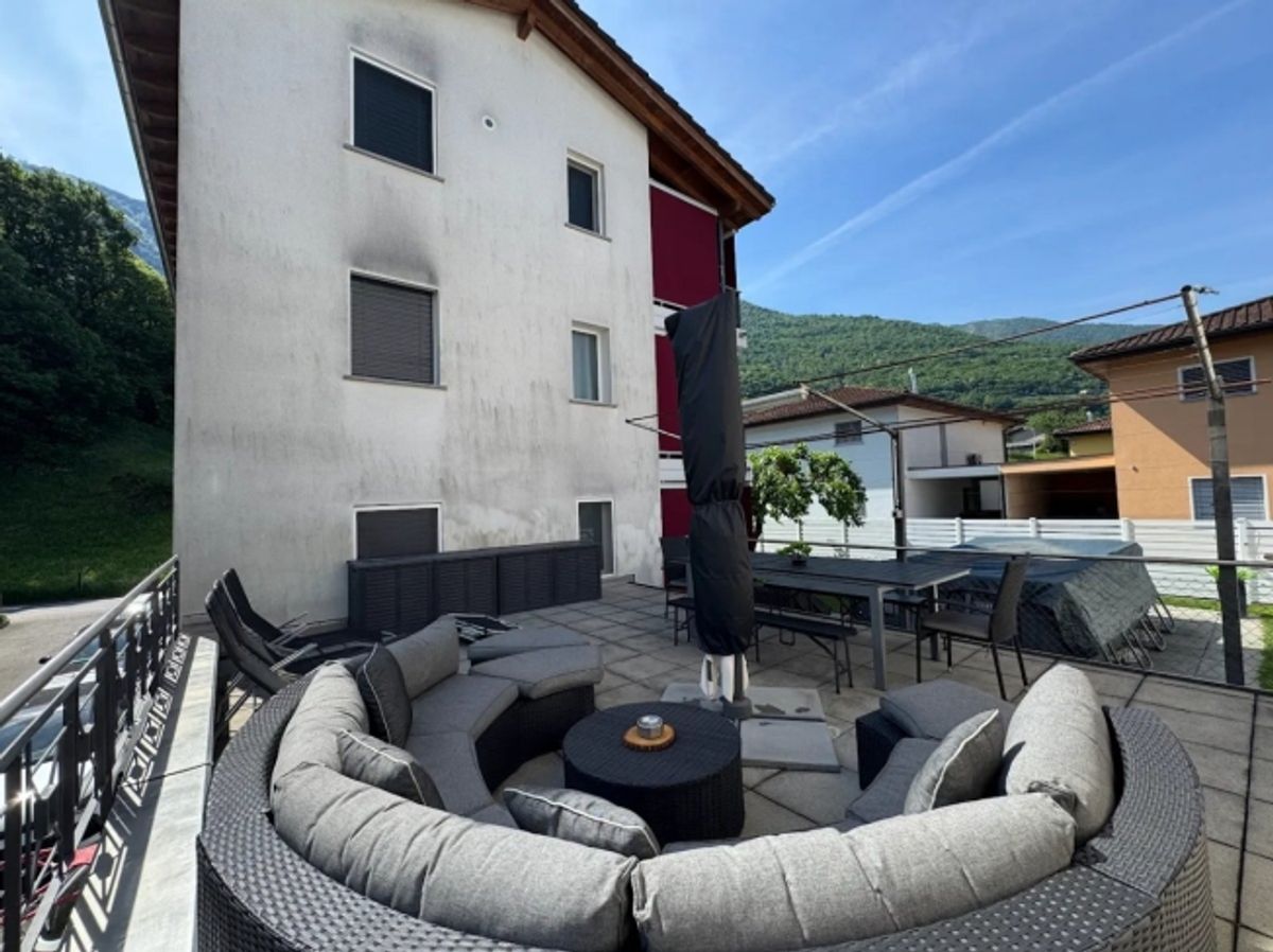 Grande giardino privato, piscina ad uso esclusivo e moderno comfort al pianterreno - 7