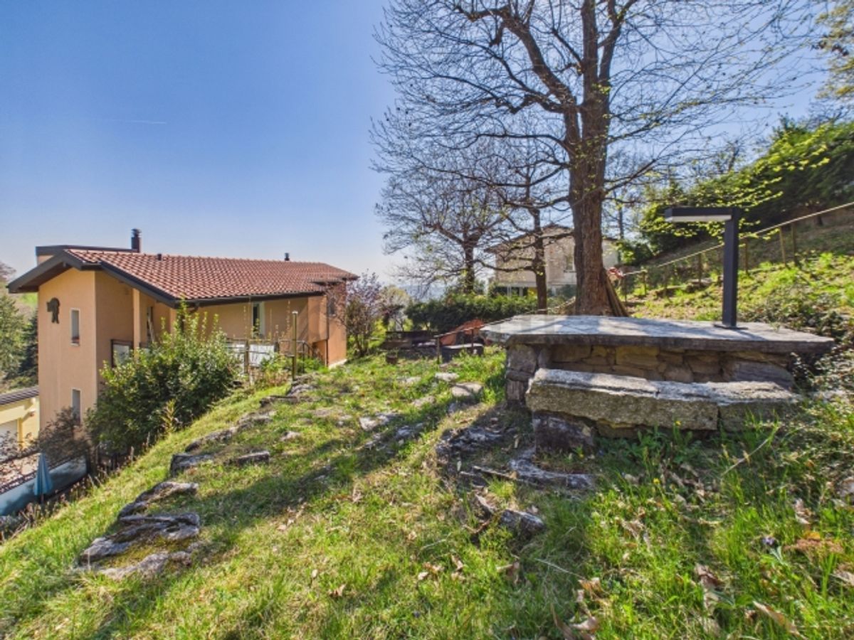 Elegante casa indipendente 6.5 locali con ampio giardino e posto auto, Breggia - 1