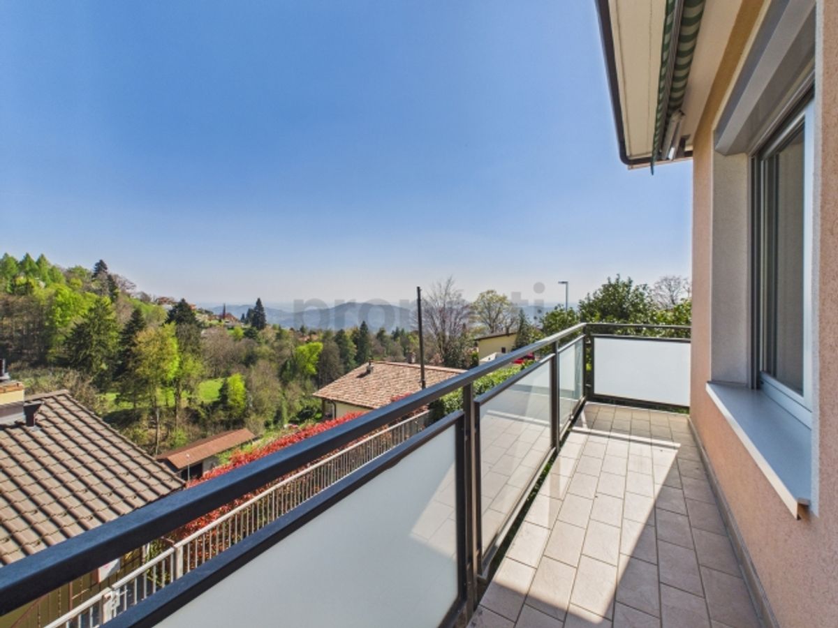 Elegante casa indipendente 6.5 locali con ampio giardino e posto auto, Breggia - 6