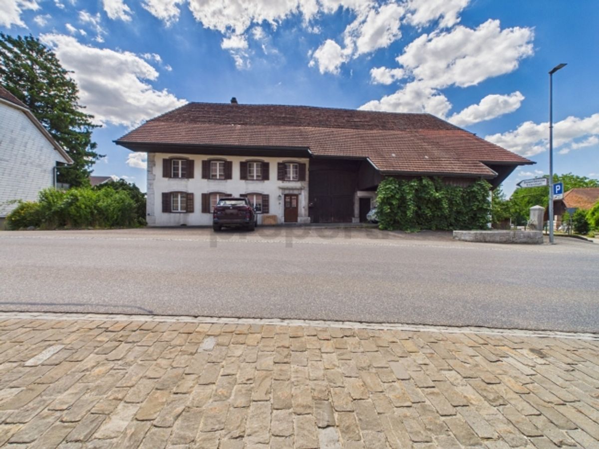 Historisches 8.5-Zimmer-Bauernhaus mit Charme, Pferdestall und grossem Garten in Attiswil - 0