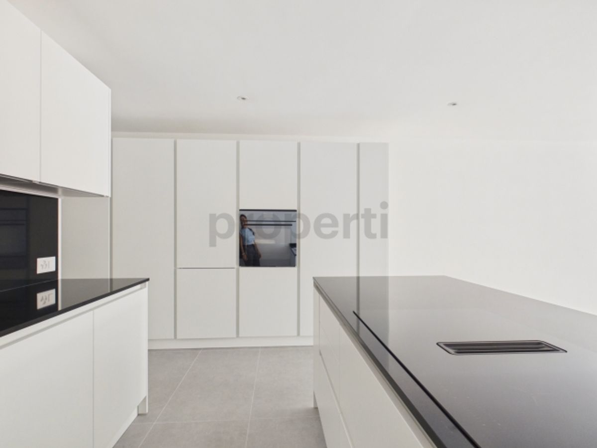Moderno 3.5 locali appartamento con parcheggio interno, Biasca - 1