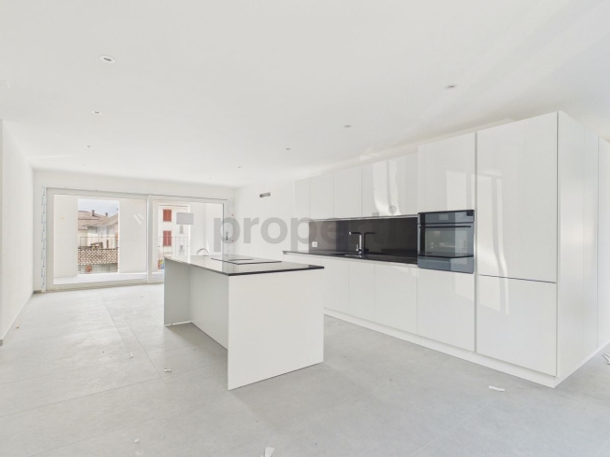 Moderno 3.5 locali appartamento con cantina, Biasca - 1
