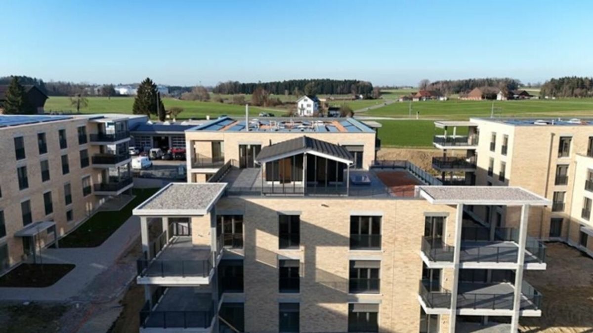 Ganz oben. Ganz frei. Ganz Zuhause - exklusive 3.5-Zi.-Attikawohnung in Berg - 0