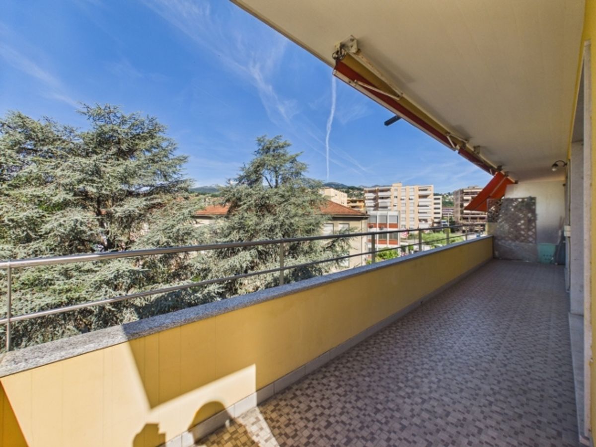 Viganello generoso 3.5 locali con grande balcone, 2 posti auto e posizione centrale (residenza primaria o secondaria) - 9