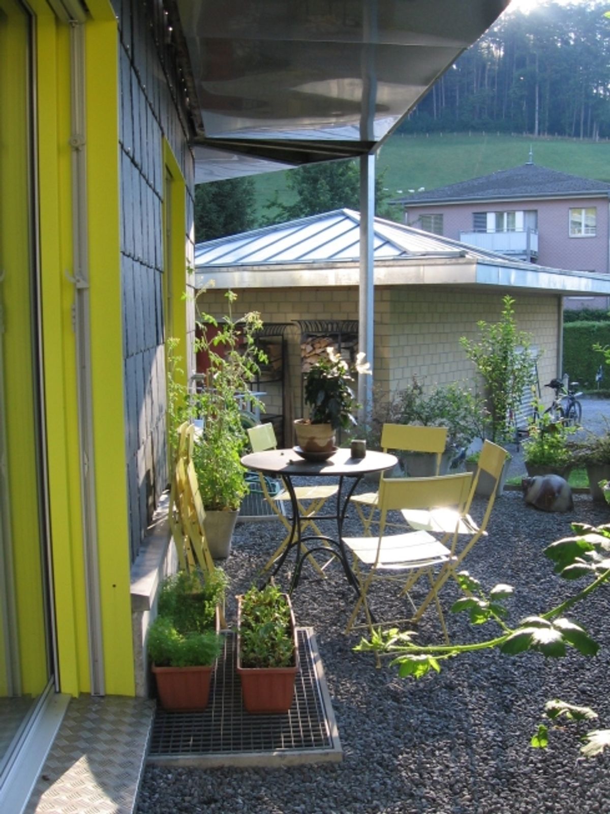 Grosse 2.5-Zi.-Wohnung mit zwei Sitzplätzen unmöbliert - 12