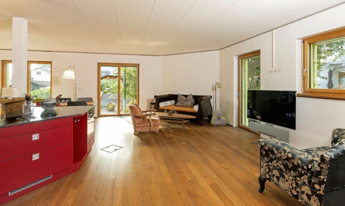 Grosse 2.5-Zi.-Wohnung mit zwei Sitzplätzen unmöbliert - 0