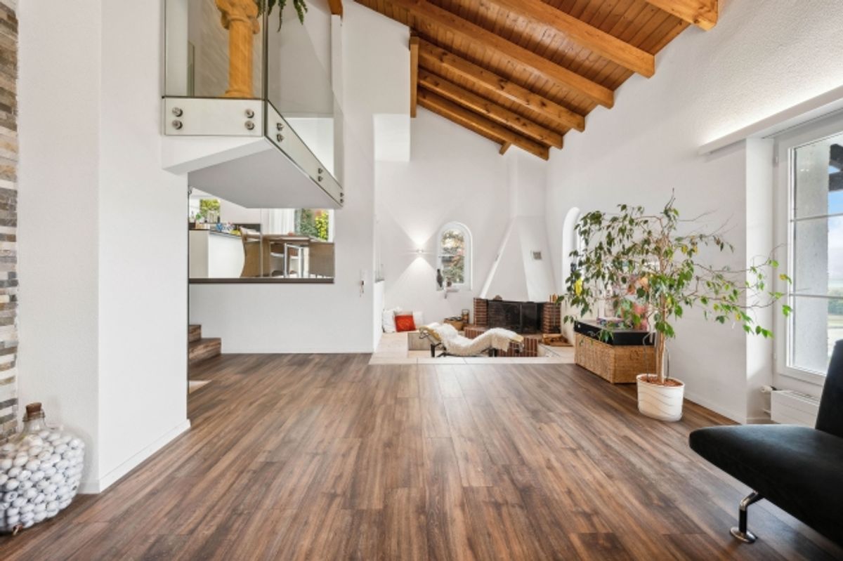 Exklusives Wohnen mit Aussicht Einfamilienhaus mit Einliegerwohnung - 1