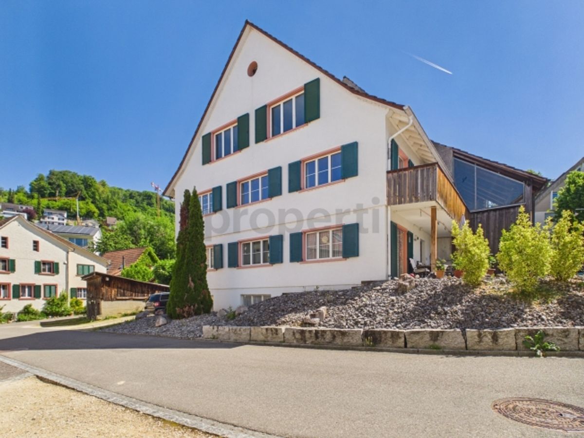 Helle 2-Zimmer-Dachgeschoss-Wohnung in Dorfzentrum von Füllinsdorf - 0