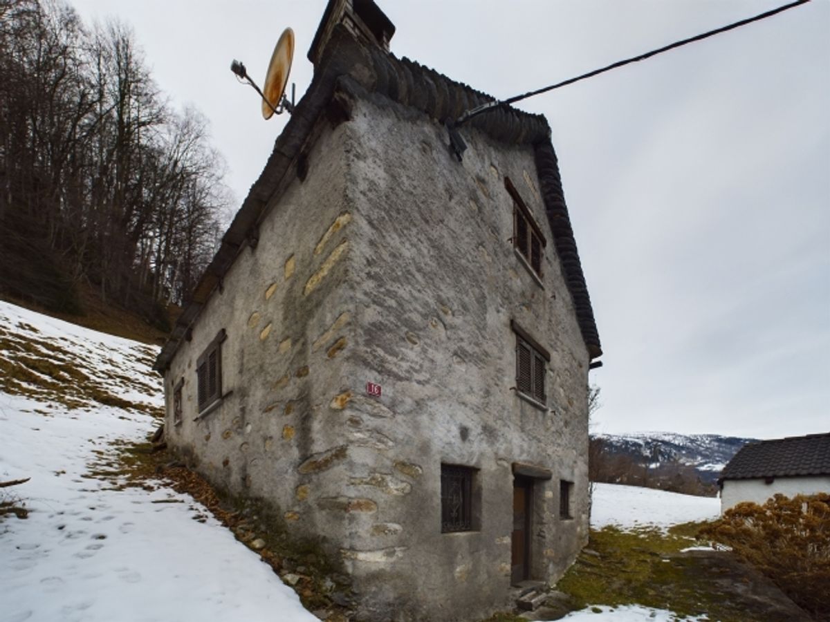 Rustico in vendita nella splendida Valle di Blenio - 0